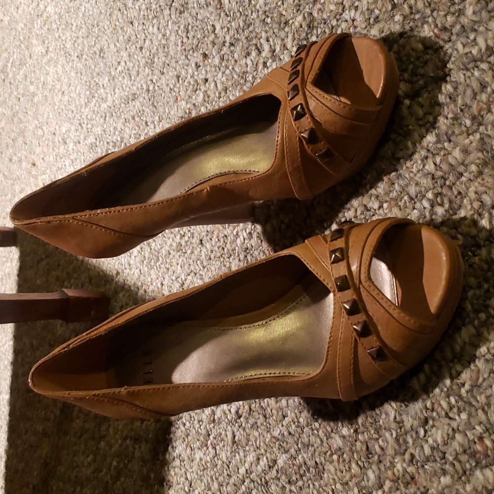 **BRAND NEW** Elle Wood and Leather Heeled Open-toed Sandals Size 6 1/2 US